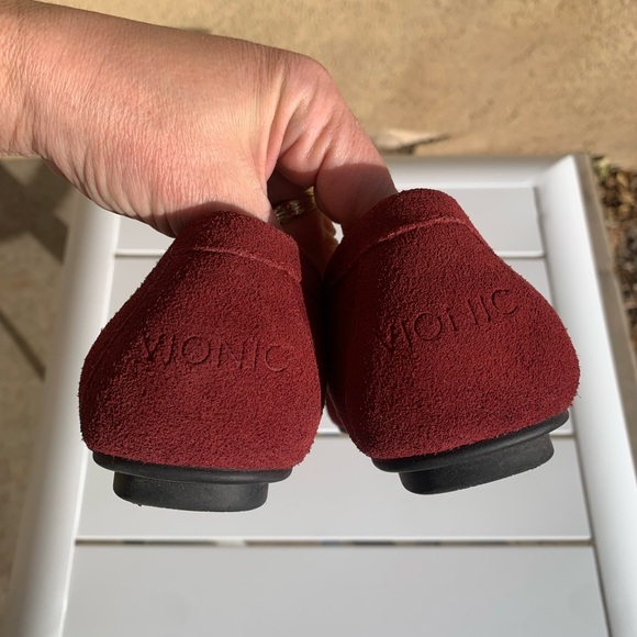 Vionic burgundy suede loafers size 8.5 - Picture 10 of 16